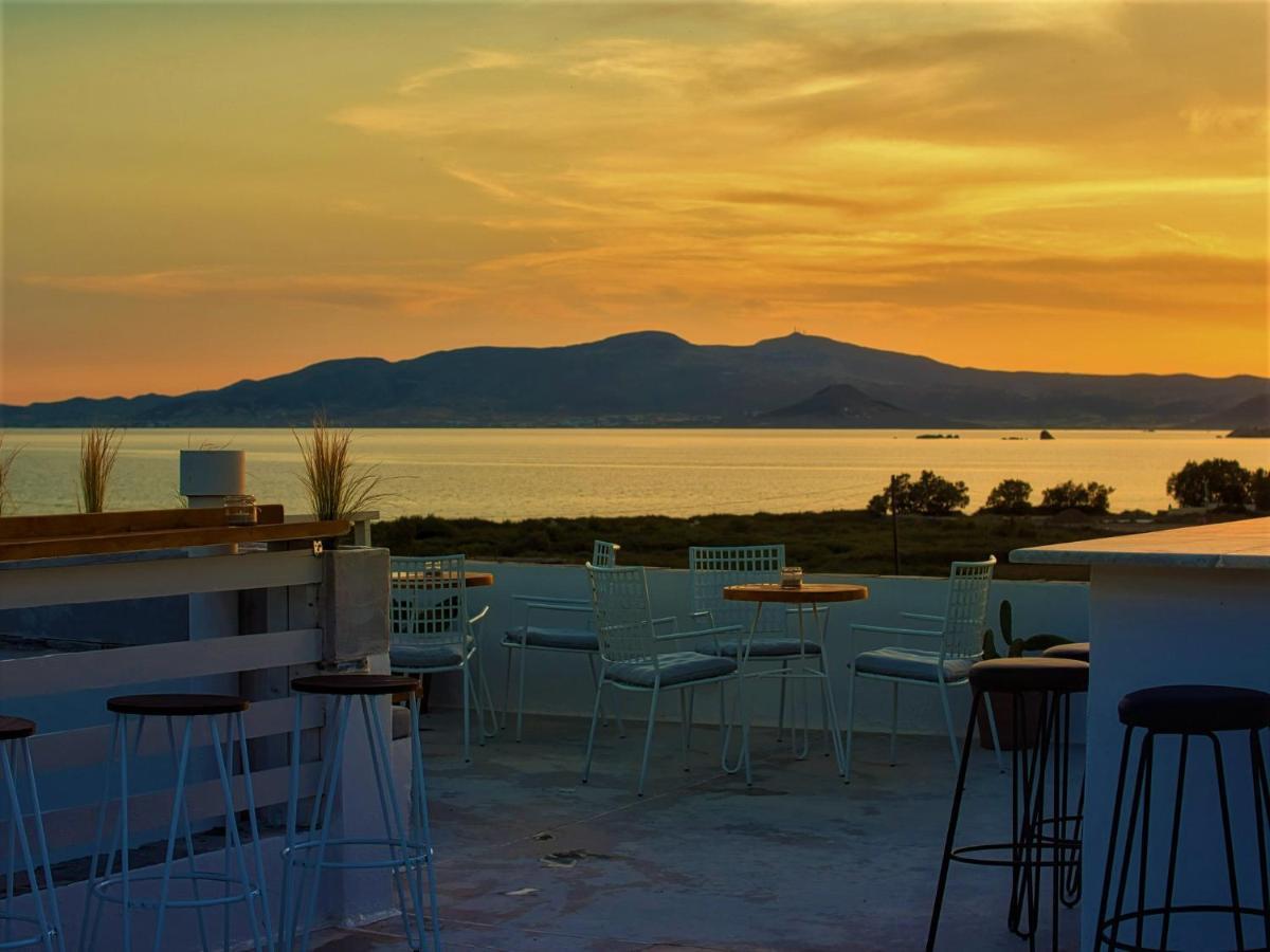 Studios Vrettos Beachfront Hotel Plaka  Bagian luar foto