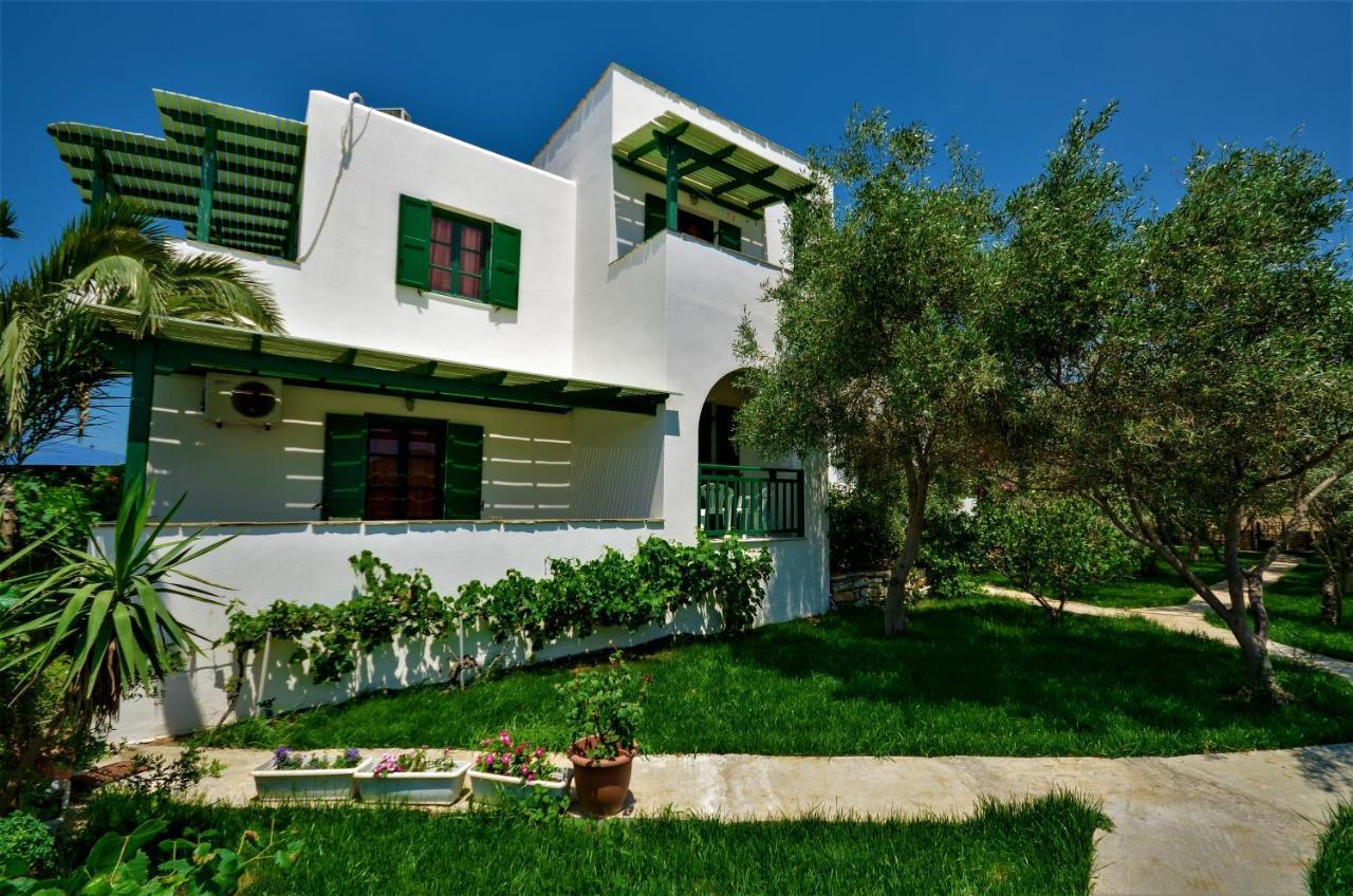 Studios Vrettos Beachfront Hotel Plaka  Bagian luar foto