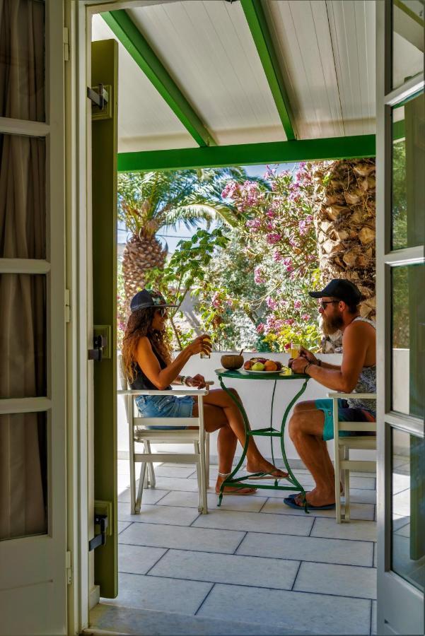 Studios Vrettos Beachfront Hotel Plaka  Bagian luar foto