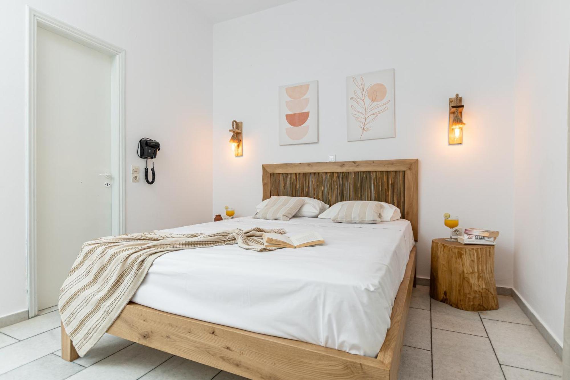 Studios Vrettos Beachfront Hotel Plaka  Bagian luar foto