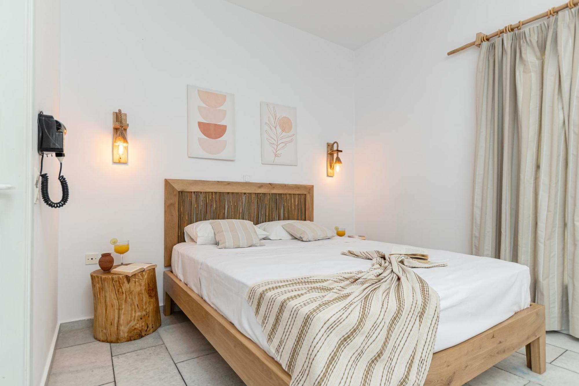 Studios Vrettos Beachfront Hotel Plaka  Bagian luar foto