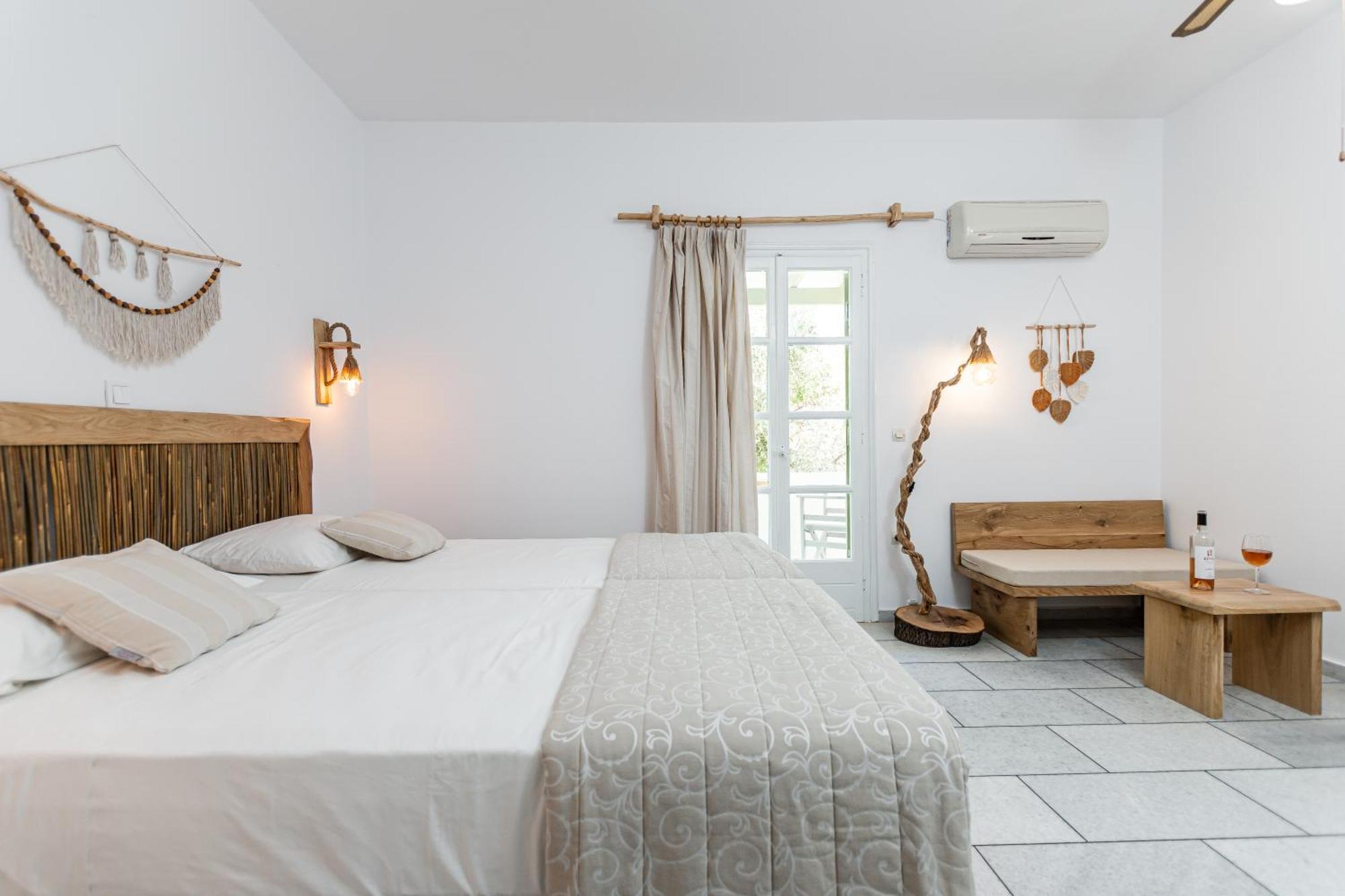 Studios Vrettos Beachfront Hotel Plaka  Bagian luar foto