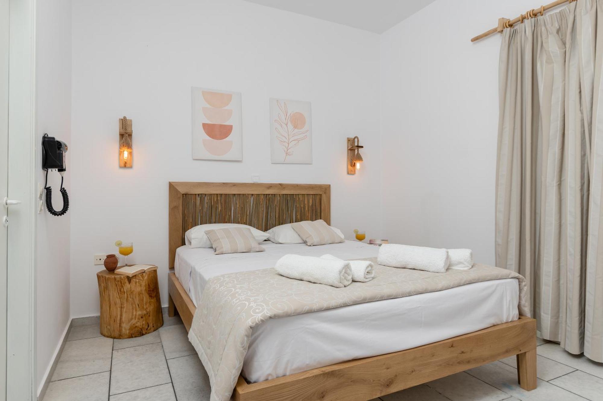 Studios Vrettos Beachfront Hotel Plaka  Bagian luar foto