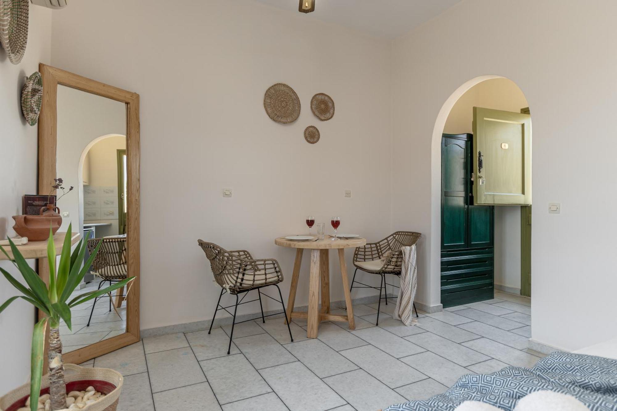 Studios Vrettos Beachfront Hotel Plaka  Bagian luar foto