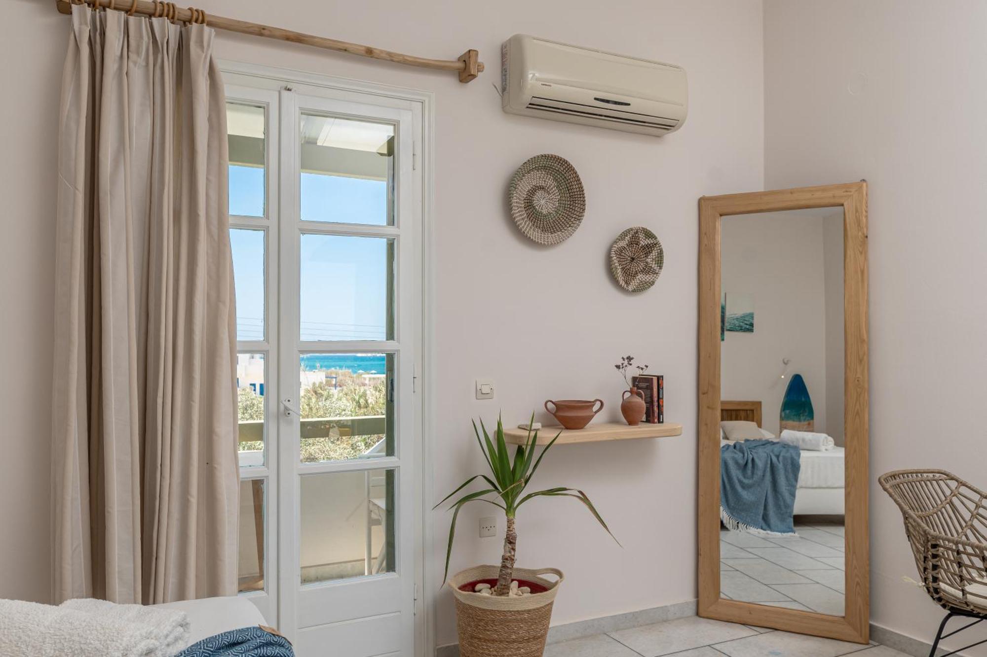 Studios Vrettos Beachfront Hotel Plaka  Bagian luar foto